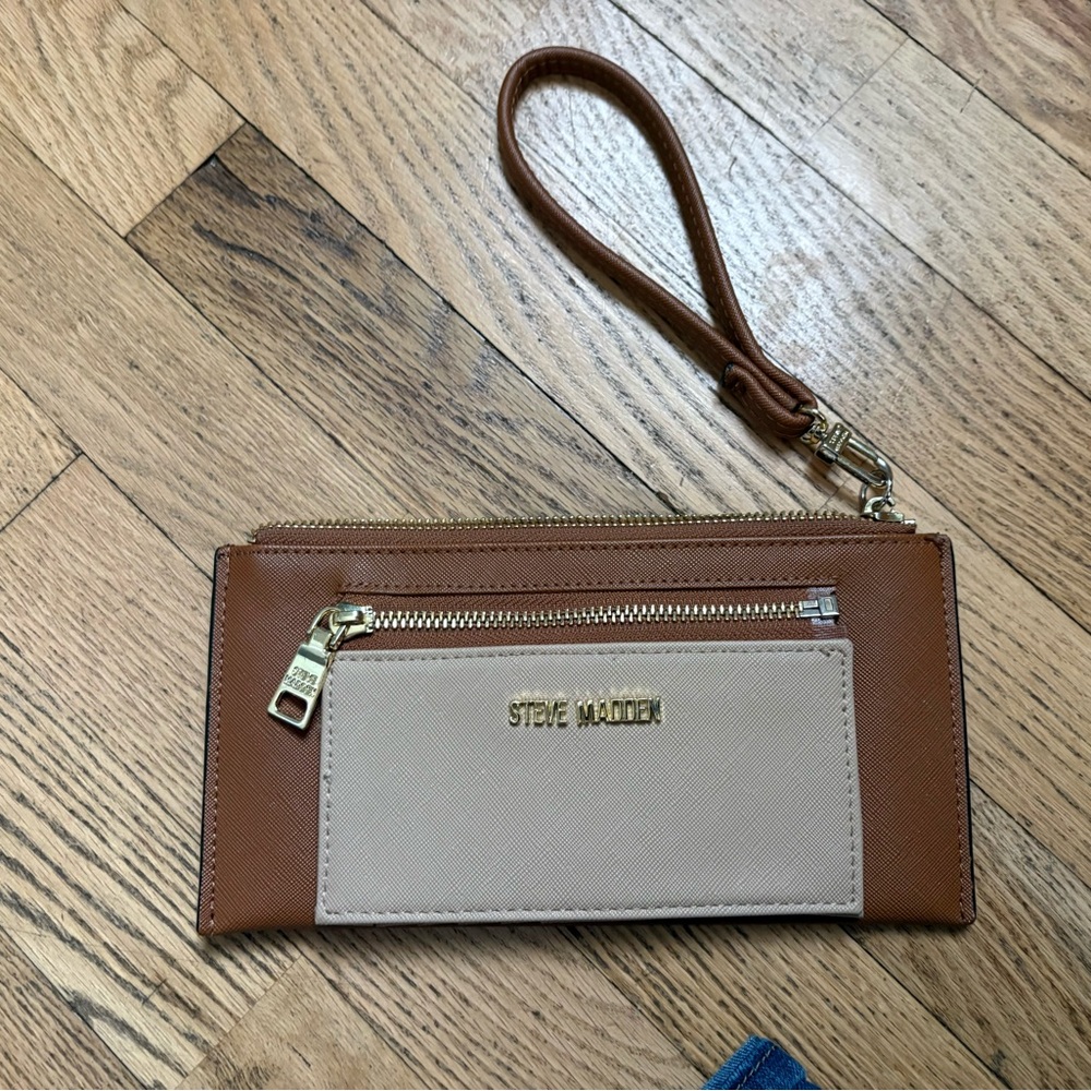 Steve Madden Tan and Cream Wristlet